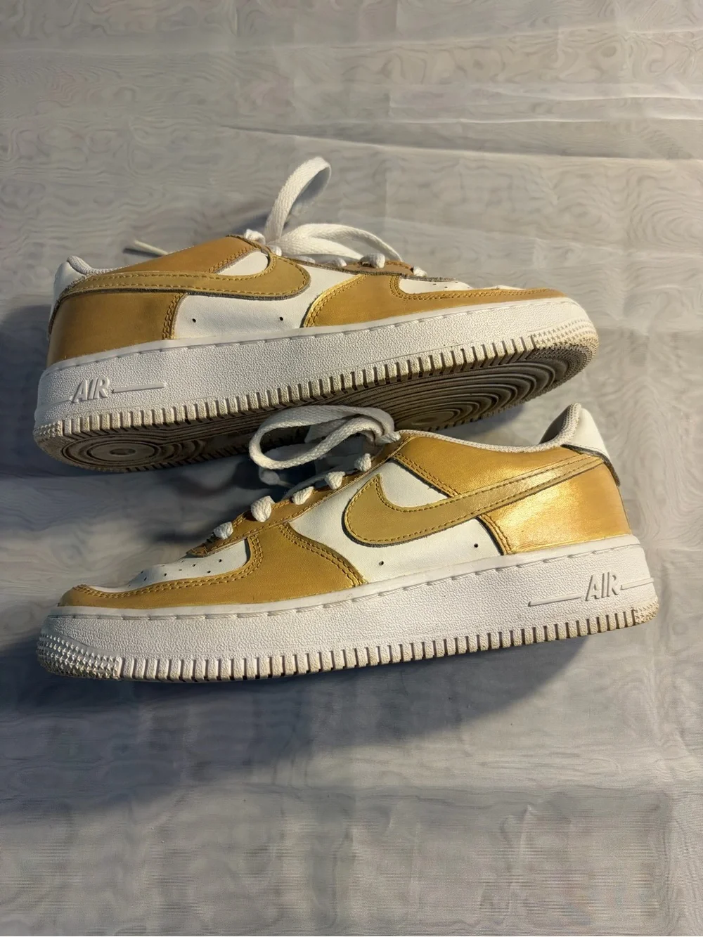 Nike Kids White and Gold Low-Top Sneakers - Youth